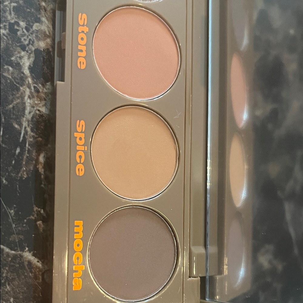 Soft to Sculpted Eyeshadow Palette – Neutral Brown & Gold Shades - Picture 4 of 4